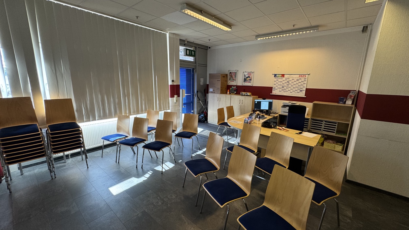 Theorieraum der Fahrschule Körber an der Hanauer Straße 68