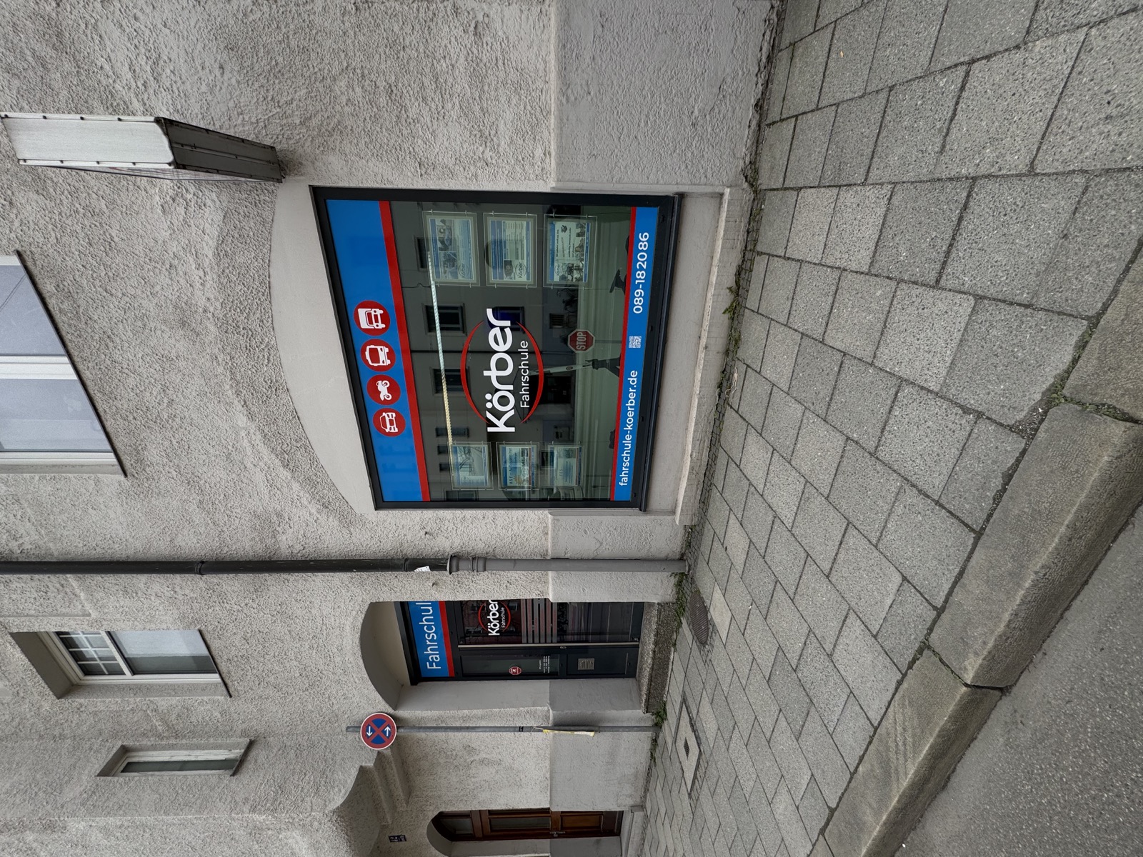 Außenansicht der Fahrschule Körber in der Leonrodstraße 42